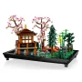 Gesamtansicht des LEGO Sets Friedlicher Garten mit japanischer Pagode, rosa Kirschblütenbäumen, roter Brücke und Koi-Teich
