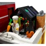 LEGO-Detail zeigt Koch mit weißer Mütze in Küche mit Gemüse, oranger Ente und schwarzer Dunstabzugshaube LEGO-Detail zeigt Koch mit weißer Mütze in Küche mit Gemüse, oranger Ente und schwarzer Dunstabzugshaube