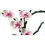 Gros plan sur quatre fleurs d'orchidée LEGO blanches avec cœurs roses sur tiges vertes articulées Gros plan sur quatre fleurs d'orchidée LEGO blanches avec cœurs roses sur tiges vertes articulées