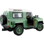 Modèle LEGO Land Rover Defender 90 vert assemblé, vue trois-quarts arrière montrant l'intérieur détaillé, les roues et le toit blanc Modèle LEGO Land Rover Defender 90 vert assemblé, vue trois-quarts arrière montrant l'intérieur détaillé, les roues et le toit blanc