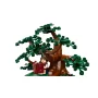 Figurine Hobbit LEGO tenant un livre rouge sous un grand arbre aux feuilles vertes sur socle herbeux Figurine Hobbit LEGO tenant un livre rouge sous un grand arbre aux feuilles vertes sur socle herbeux