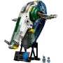 Vaisseau LEGO Firespray gris et vert sur support d'exposition avec deux figurines Jango Fett et plaque descriptive Vaisseau LEGO Firespray gris et vert sur support d'exposition avec deux figurines Jango Fett et plaque descriptive