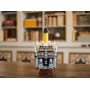 Modèle LEGO du Titanic en coupe transversale montrant les ponts intérieurs, la cheminée jaune et les détails de construction Modèle LEGO du Titanic en coupe transversale montrant les ponts intérieurs, la cheminée jaune et les détails de construction