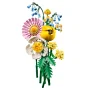 Bouquet LEGO coloré avec fleurs roses, jaunes et blanches, myrtilles bleues et feuillage vert sur fond blanc