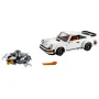 Porsche 911 LEGO blanche avec aileron noir, moteur détaillé et petit outil orange sur fond blanc Porsche 911 LEGO blanche avec aileron noir, moteur détaillé et petit outil orange sur fond blanc