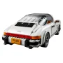 Porsche 911 Targa LEGO blanche avec toit souple noir, phares détaillés et plaque d'immatriculation P51AK3, vue en perspective arrière Porsche 911 Targa LEGO blanche avec toit souple noir, phares détaillés et plaque d'immatriculation P51AK3, vue en perspective arrière