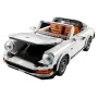 Porsche 911 LEGO blanche décapotable avec capot noir ouvert, sièges orange visibles et moteur détaillé à l'arrière Porsche 911 LEGO blanche décapotable avec capot noir ouvert, sièges orange visibles et moteur détaillé à l'arrière