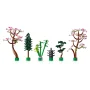 Sei elementi botanici LEGO allineati: ciliegi rosa, abete, bambù, pagoda in miniatura e bonsai su basi verdi Sei elementi botanici LEGO allineati: ciliegi rosa, abete, bambù, pagoda in miniatura e bonsai su basi verdi